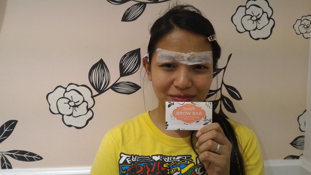 Cold compress after the treatment with my very own Benefit Brow Bar card.